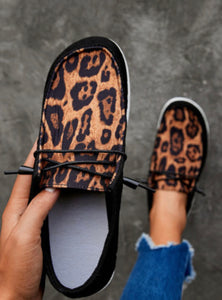 Leopard pattern slip-on flat sneaker