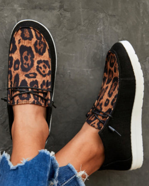 Leopard pattern slip-on flat sneaker