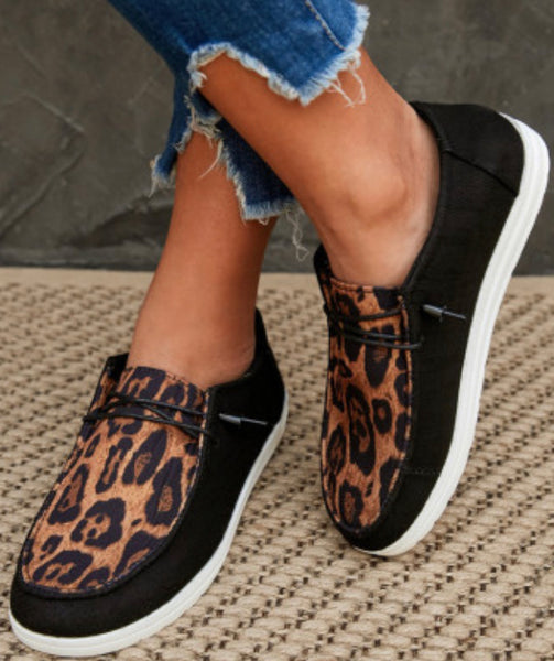 Leopard pattern slip-on flat sneaker